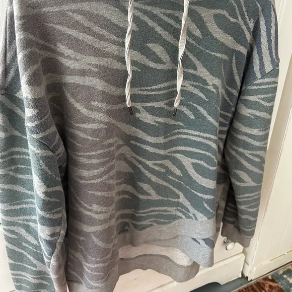 EUC 7 SEVEN Blue and Gray Women's Hoodie Sweater Zebra Print Long Sleeves Comfy! - Picture 10 of 11
